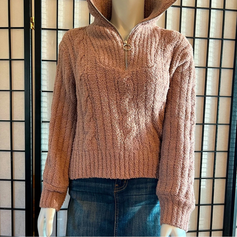 Jessica Simpson Ribbed Soft Fuzzy Cable Knot Pullover Sweater
